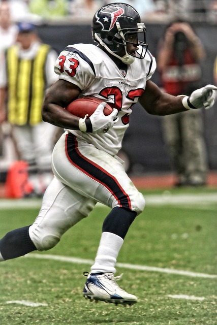 在球场上留 在球场上留